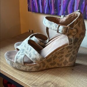 Toms Tan Leopard Wedge Sandals